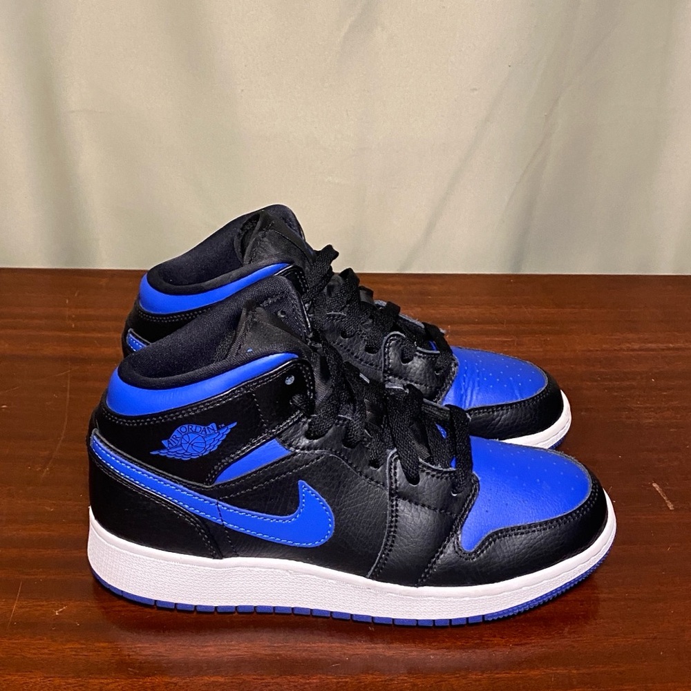 Nike Air Jordan 1 Mid Royal GS 554725-068 Black Hyper Royal Sneakers size 5Y